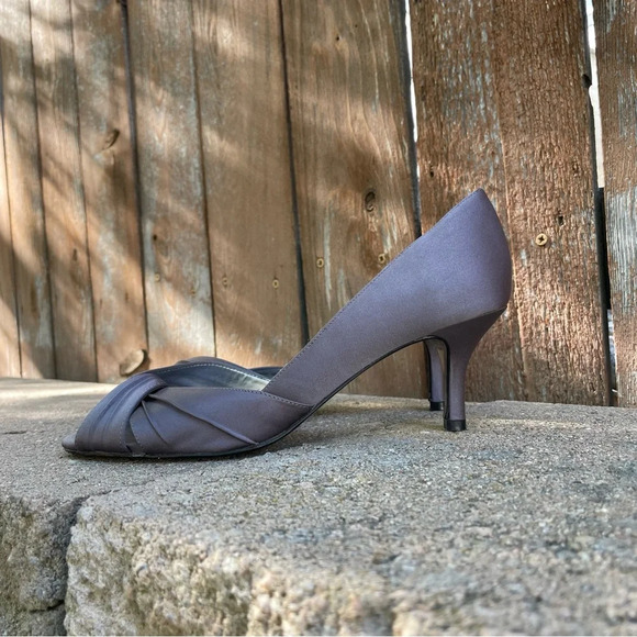 NINA Women’s Gray Satin Fabric Open Toe Heel Pump Size 7.5 - Picture 1 of 11